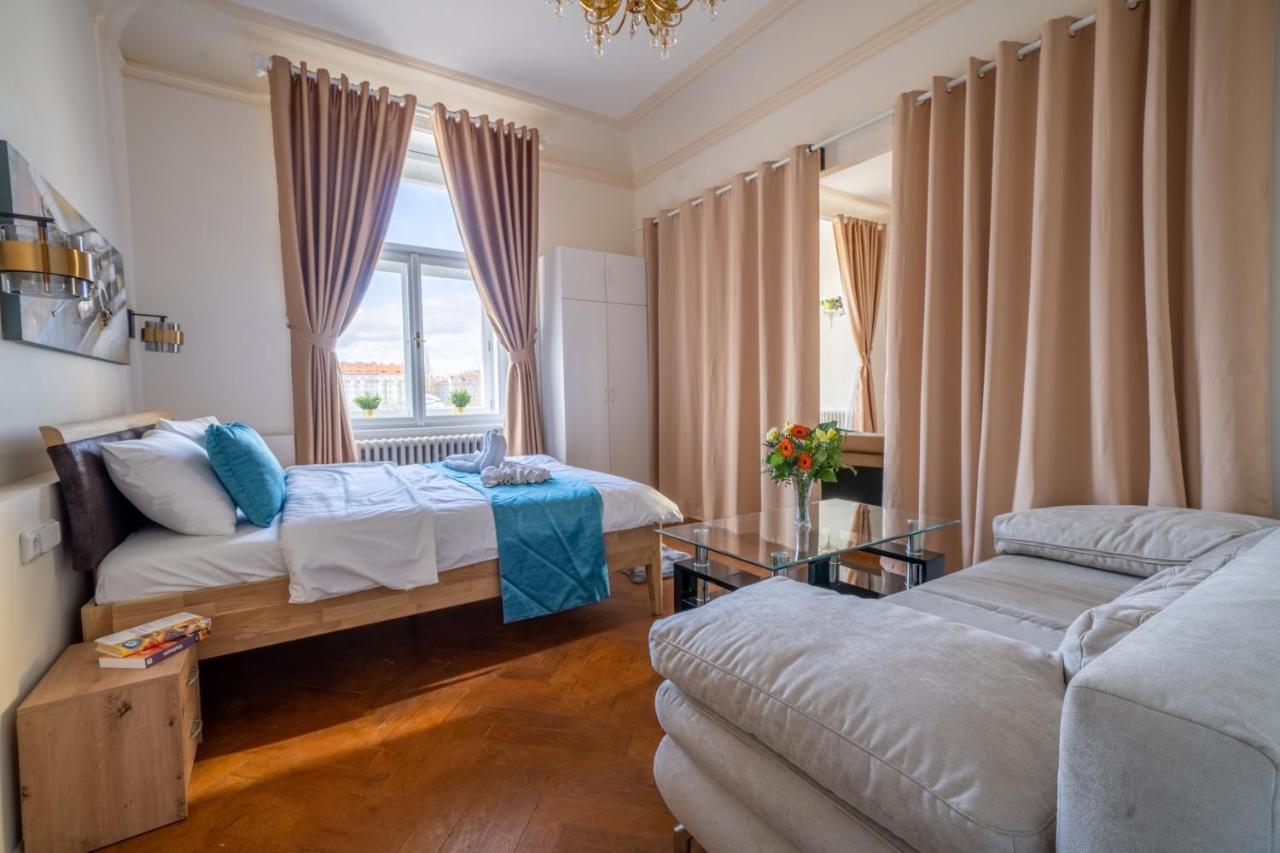 Exclusive Apartment With A View Of Prague Castle And Vltava River Luaran gambar