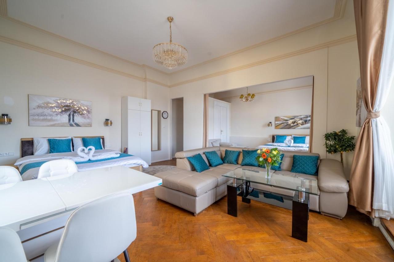 Exclusive Apartment With A View Of Prague Castle And Vltava River Luaran gambar